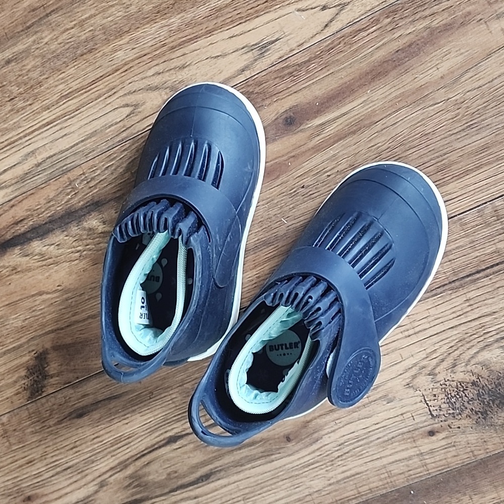 Butler wash and wear boots for kids. STEP IN SYSTEM. Size 10 toddler